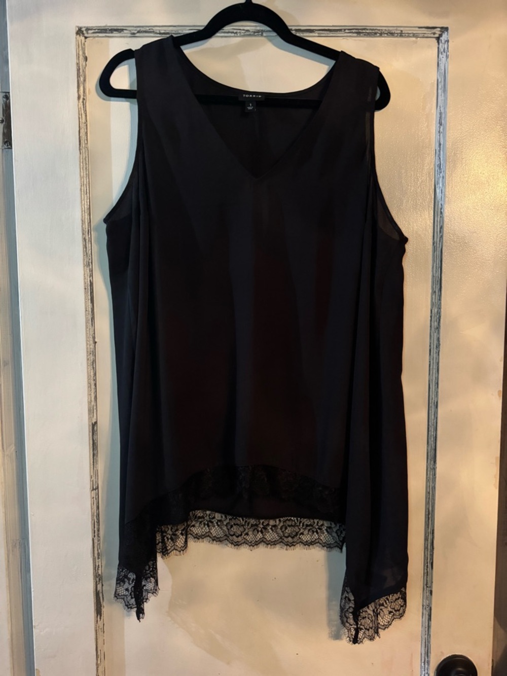 torrid Black V-Neck Lace-Hem Sleeveless Camisole